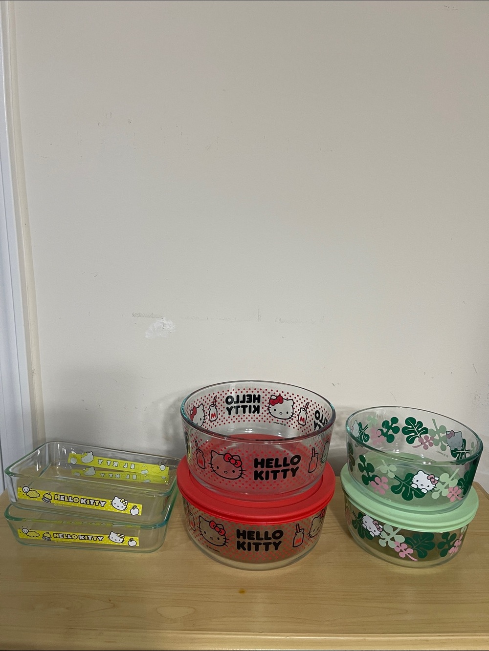 Hello Kitty 8 PCs Glass Storage Set with Red, Yellow, Green Accents